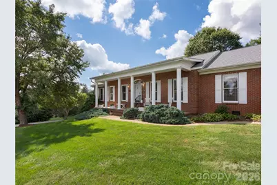60 Beaumont Drive, Hendersonville, NC 28739 - Photo 2