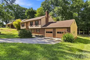 5000 Cedar Forest Dr, Charlotte, NC 28226 - Photo 2
