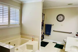 3001 Sunset Rd, Charlotte, NC 28216 - Photo 14