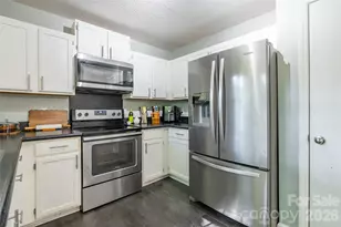 8514 Lockerbie Ln, Charlotte, NC 28215 - Photo 8