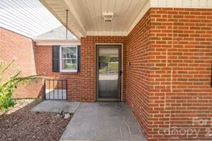 19942 Oak Leaf Cir, Cornelius, NC 28031 - Photo 2