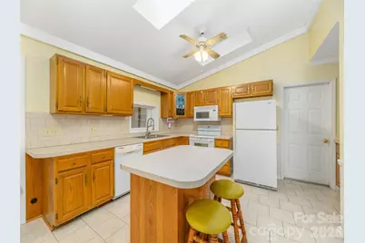 209 Trappers Trail, Hendersonville, NC 28739 - Photo 6