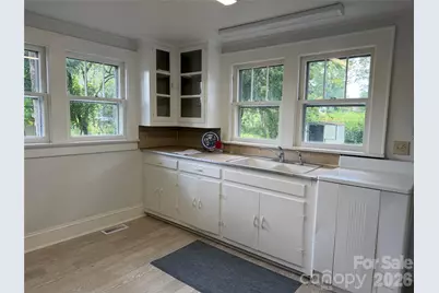 142 26th Street SW, Hickory, NC 28602 - Photo 8