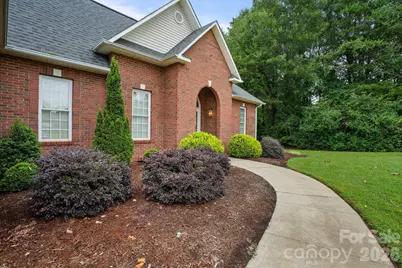 2925 24th Street Drive NE, Hickory, NC 28601 - Photo 4