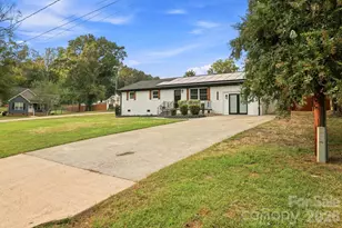 452 Mirror Lake Rd, Salisbury, NC 28146 - Photo 2
