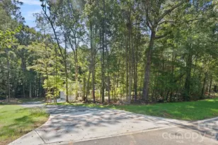 2820 Rock Chimney Cir, Lancaster, SC 29720 - Photo 2