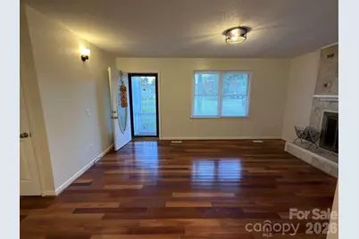 2060 27th Avenue Drive NE, Hickory, NC 28601 - Photo 6