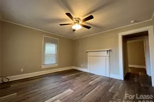 904 W 6th Ave, Gastonia, NC 28052 - Photo 2