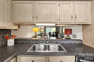 2508 Stradbrook Dr, Charlotte, NC 28210 - Photo 10