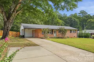 2626 Fairgreen Dr, Gastonia, NC 28056 - Photo 2