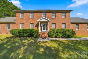 4131 Wandering Ln NE, Hickory, NC 28601 - Photo 2
