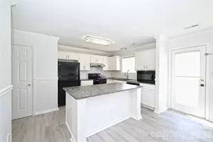 7310 Fig Ln, Charlotte, NC 28215 - Photo 6