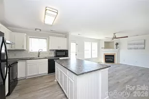 7310 Fig Ln, Charlotte, NC 28215 - Photo 8