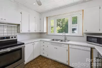 512 1st Street W, Conover, NC 28613 - Photo 22