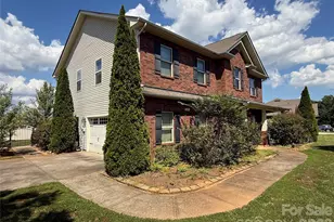 105 Jobe Dr, Statesville, NC 28677 - Photo 2