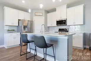 2010 Red Ash Dr, Charlotte, NC 28215 - Photo 6