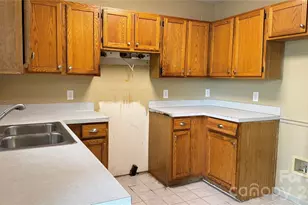 10121 Brawley Ln, Charlotte, NC 28215 - Photo 6