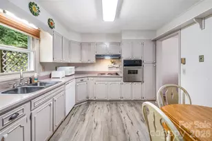 102 Boyd Dr, Flat Rock, NC 28731 - Photo 12