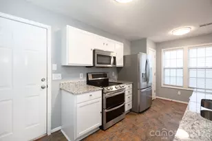 1521 Hyacinth Ct, Charlotte, NC 28215 - Photo 8