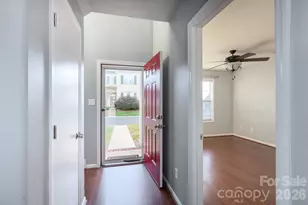1521 Hyacinth Ct, Charlotte, NC 28215 - Photo 10
