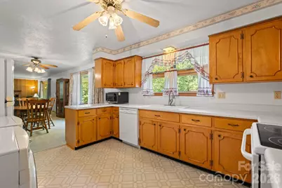1450 Howard Gap Road, Hendersonville, NC 28792 - Photo 8