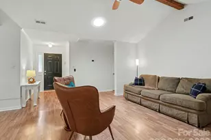 7239 Lockmont Dr, Charlotte, NC 28212 - Photo 6