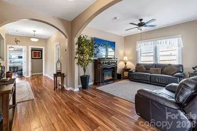 448 1st Street SW, Hickory, NC 28602 - Photo 1