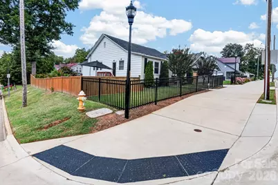 448 1st Street SW, Hickory, NC 28602 - Photo 2