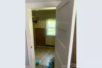 211 E Washington Avenue, Bessemer City, NC 28016 - Photo 10