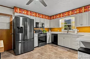 8 Hummingbird Ln, Asheville, NC 28806 - Photo 14