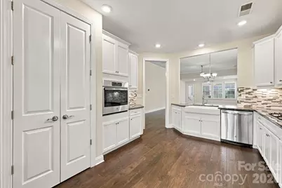 8407 Festival Way, Charlotte, NC 28215 - Photo 14