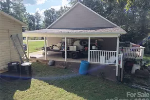 4266 Smokey Creek Rd, Lenoir, NC 28645 - Photo 4
