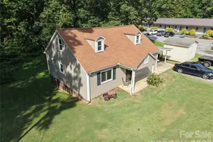 4266 Smokey Creek Rd, Lenoir, NC 28645 - Photo 2