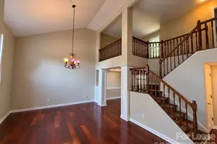 6803 Flat Creek Dr, Charlotte, NC 28277 - Photo 2
