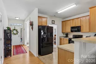 73 Foxtail Ct, Hendersonville, NC 28792 - Photo 4