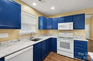 10134 Frosty Ln, Charlotte, NC 28216 - Photo 12