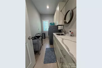 7902 Denbur Drive, Charlotte, NC 28215 - Photo 6