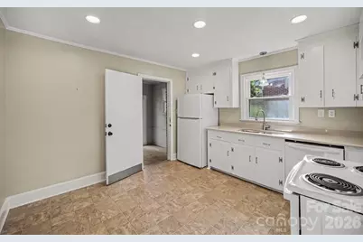 3960 Bristol Drive, Charlotte, NC 28208 - Photo 10