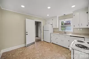 3960 Bristol Dr, Charlotte, NC 28208 - Photo 10
