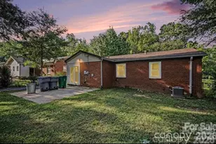3960 Bristol Dr, Charlotte, NC 28208 - Photo 4