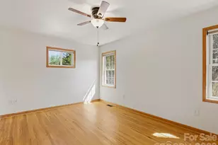 110 Medford Ave, Waynesville, NC 28786 - Photo 12