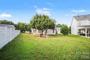 15725 Southern Garden Ln, Charlotte, NC 28278 - Photo 2
