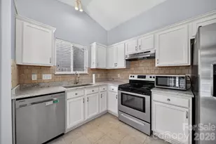 9041 Foggy Meadow Rd, Charlotte, NC 28269 - Photo 10