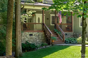 427 Locust Dr, Maggie Valley, NC 28751 - Photo 2