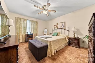 2705 N Center St, Hickory, NC 28601 - Photo 16