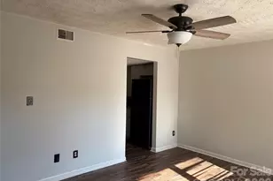 9456 Lexington Cir, Charlotte, NC 28213 - Photo 2