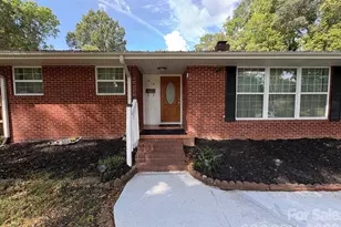 818 Hillcrest Ave, Gastonia, NC 28052 - Photo 2
