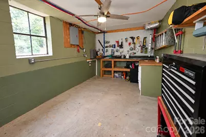 609 1st Avenue N, Conover, NC 28613 - Photo 34