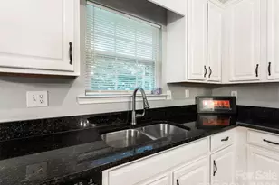 6238 King George Dr, Charlotte, NC 28213 - Photo 14