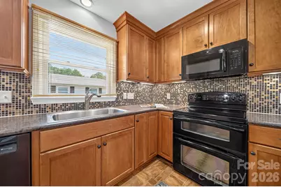 7601 Woodstream Drive, Charlotte, NC 28210 - Photo 8